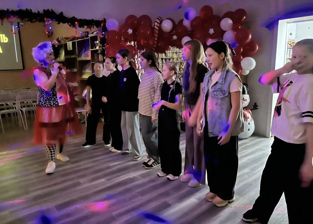 Музыкальный час «Песни у ёлки»